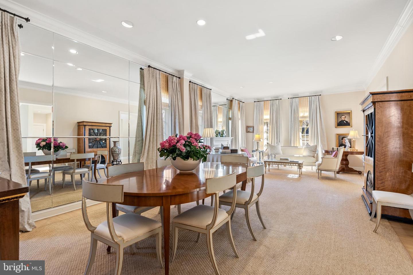 7440 OLD MAPLE SQ, MCLEAN, Virginia 22102, 5 Bedrooms Bedrooms, ,4 BathroomsBathrooms,Residential,For sale,7440 OLD MAPLE SQ,VAFX2282872 MLS # VAFX2282872