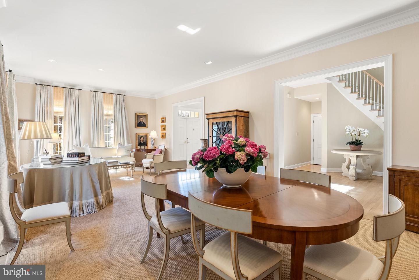 7440 OLD MAPLE SQ, MCLEAN, Virginia 22102, 5 Bedrooms Bedrooms, ,4 BathroomsBathrooms,Residential,For sale,7440 OLD MAPLE SQ,VAFX2282872 MLS # VAFX2282872