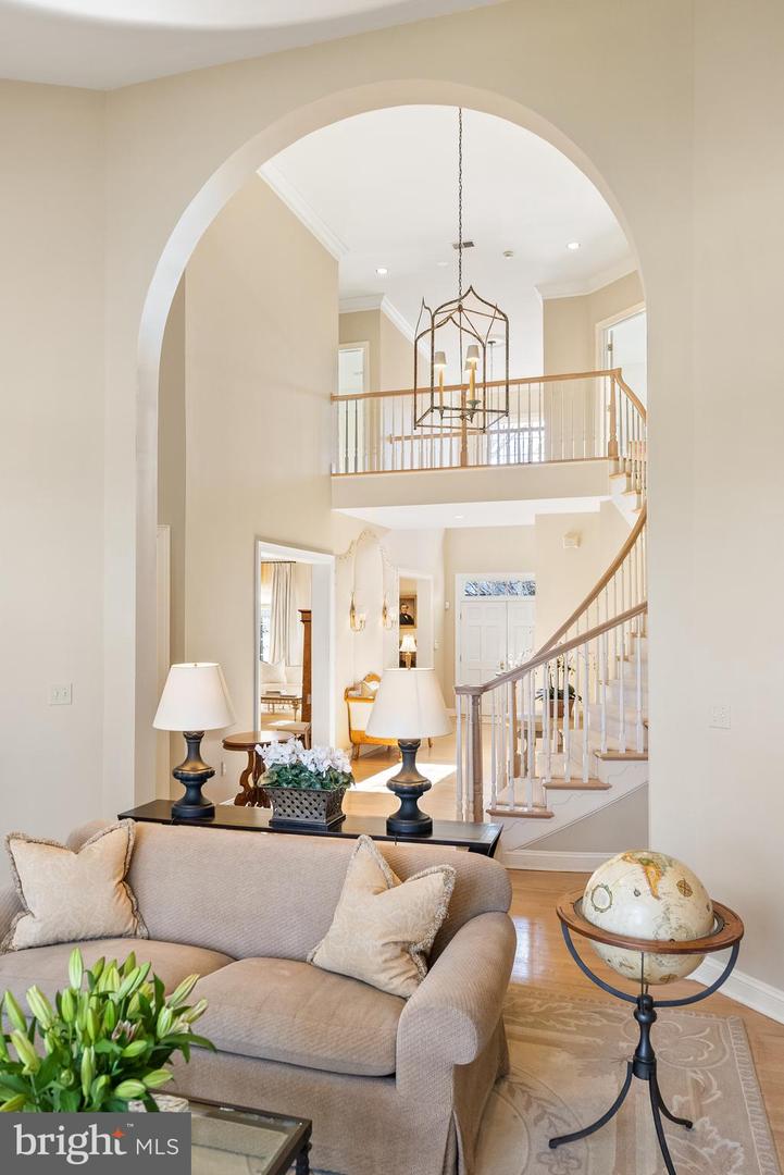 7440 OLD MAPLE SQ, MCLEAN, Virginia 22102, 5 Bedrooms Bedrooms, ,4 BathroomsBathrooms,Residential,For sale,7440 OLD MAPLE SQ,VAFX2282872 MLS # VAFX2282872