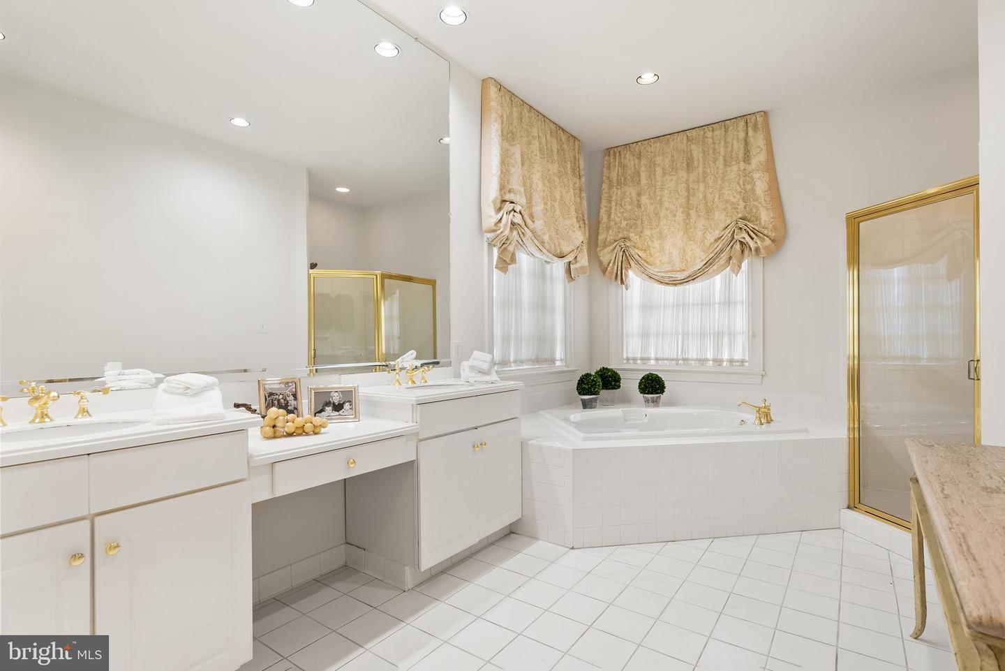 7440 OLD MAPLE SQ, MCLEAN, Virginia 22102, 5 Bedrooms Bedrooms, ,4 BathroomsBathrooms,Residential,For sale,7440 OLD MAPLE SQ,VAFX2282872 MLS # VAFX2282872