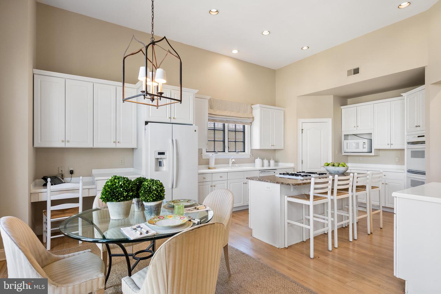 7440 OLD MAPLE SQ, MCLEAN, Virginia 22102, 5 Bedrooms Bedrooms, ,4 BathroomsBathrooms,Residential,For sale,7440 OLD MAPLE SQ,VAFX2282872 MLS # VAFX2282872