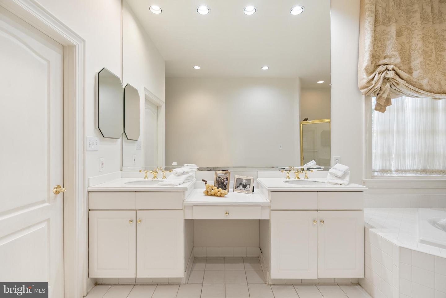 7440 OLD MAPLE SQ, MCLEAN, Virginia 22102, 5 Bedrooms Bedrooms, ,4 BathroomsBathrooms,Residential,For sale,7440 OLD MAPLE SQ,VAFX2282872 MLS # VAFX2282872