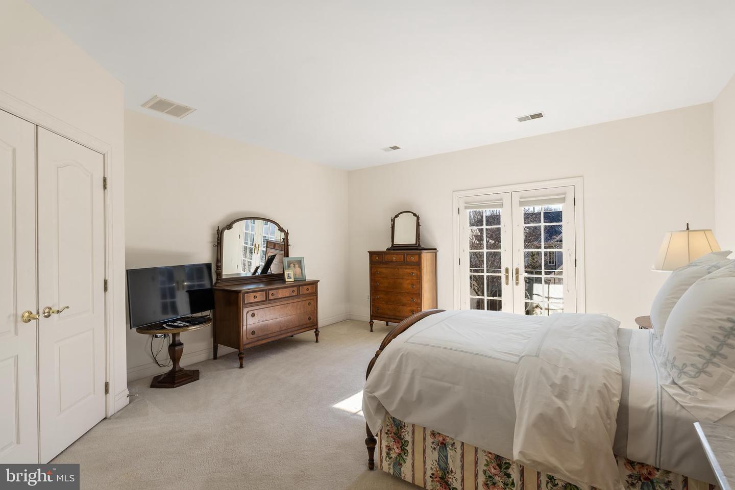 7440 OLD MAPLE SQ, MCLEAN, Virginia 22102, 5 Bedrooms Bedrooms, ,4 BathroomsBathrooms,Residential,For sale,7440 OLD MAPLE SQ,VAFX2282872 MLS # VAFX2282872