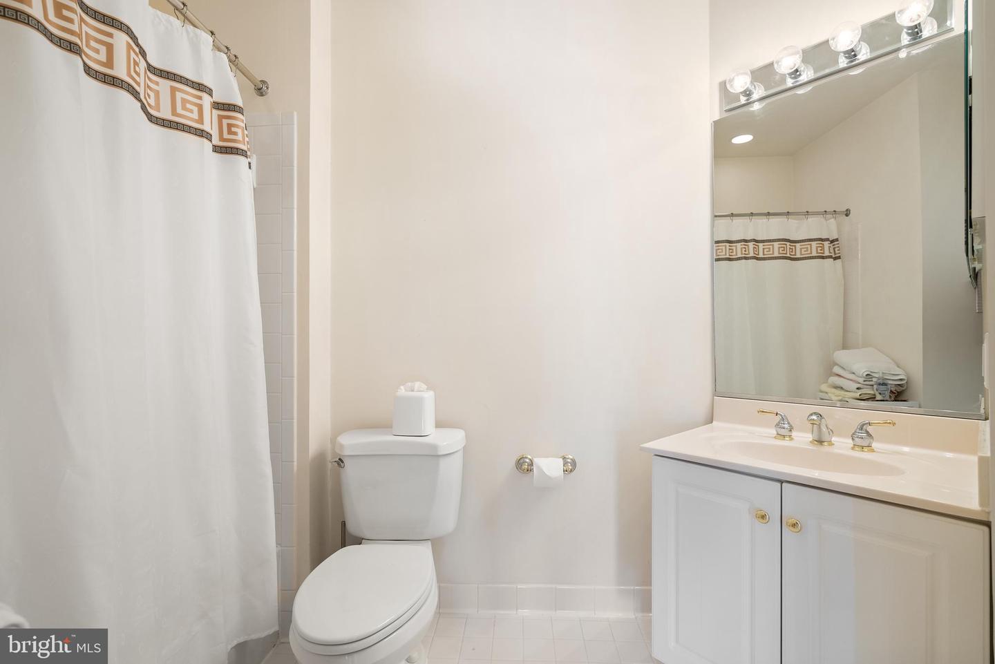 7440 OLD MAPLE SQ, MCLEAN, Virginia 22102, 5 Bedrooms Bedrooms, ,4 BathroomsBathrooms,Residential,For sale,7440 OLD MAPLE SQ,VAFX2282872 MLS # VAFX2282872