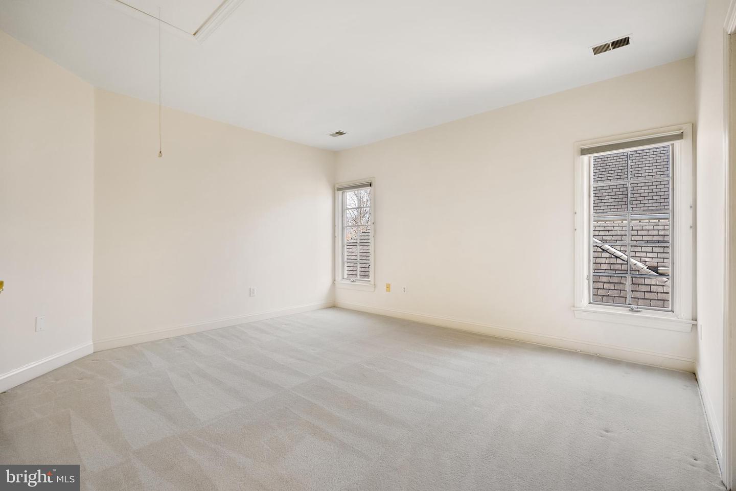 7440 OLD MAPLE SQ, MCLEAN, Virginia 22102, 5 Bedrooms Bedrooms, ,4 BathroomsBathrooms,Residential,For sale,7440 OLD MAPLE SQ,VAFX2282872 MLS # VAFX2282872