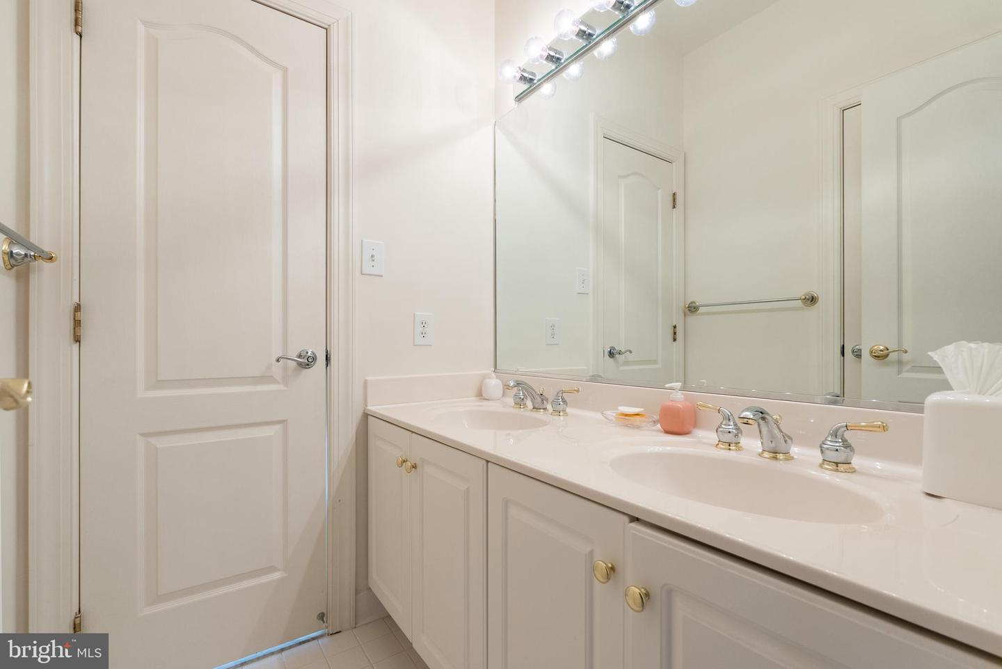 7440 OLD MAPLE SQ, MCLEAN, Virginia 22102, 5 Bedrooms Bedrooms, ,4 BathroomsBathrooms,Residential,For sale,7440 OLD MAPLE SQ,VAFX2282872 MLS # VAFX2282872