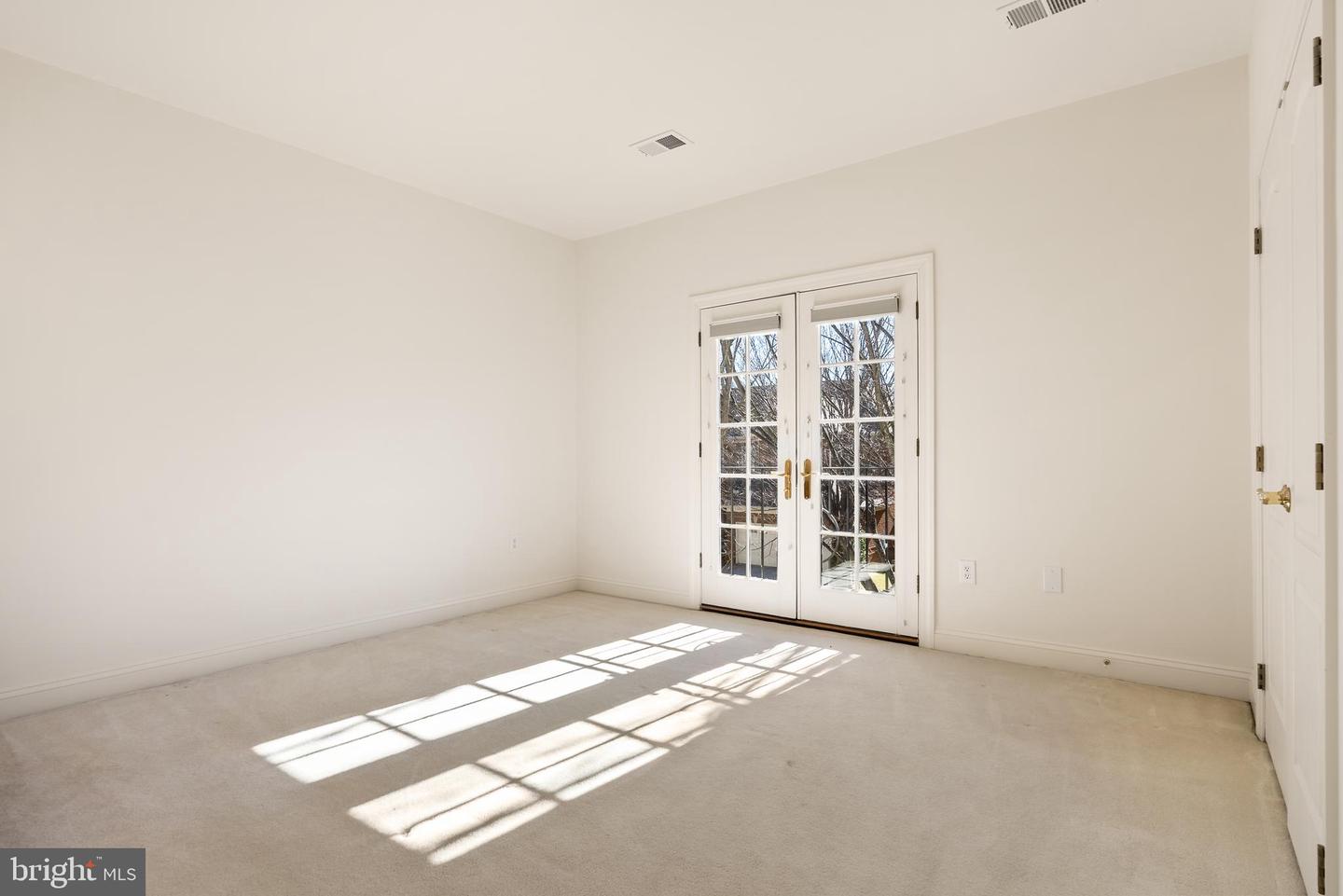 7440 OLD MAPLE SQ, MCLEAN, Virginia 22102, 5 Bedrooms Bedrooms, ,4 BathroomsBathrooms,Residential,For sale,7440 OLD MAPLE SQ,VAFX2282872 MLS # VAFX2282872