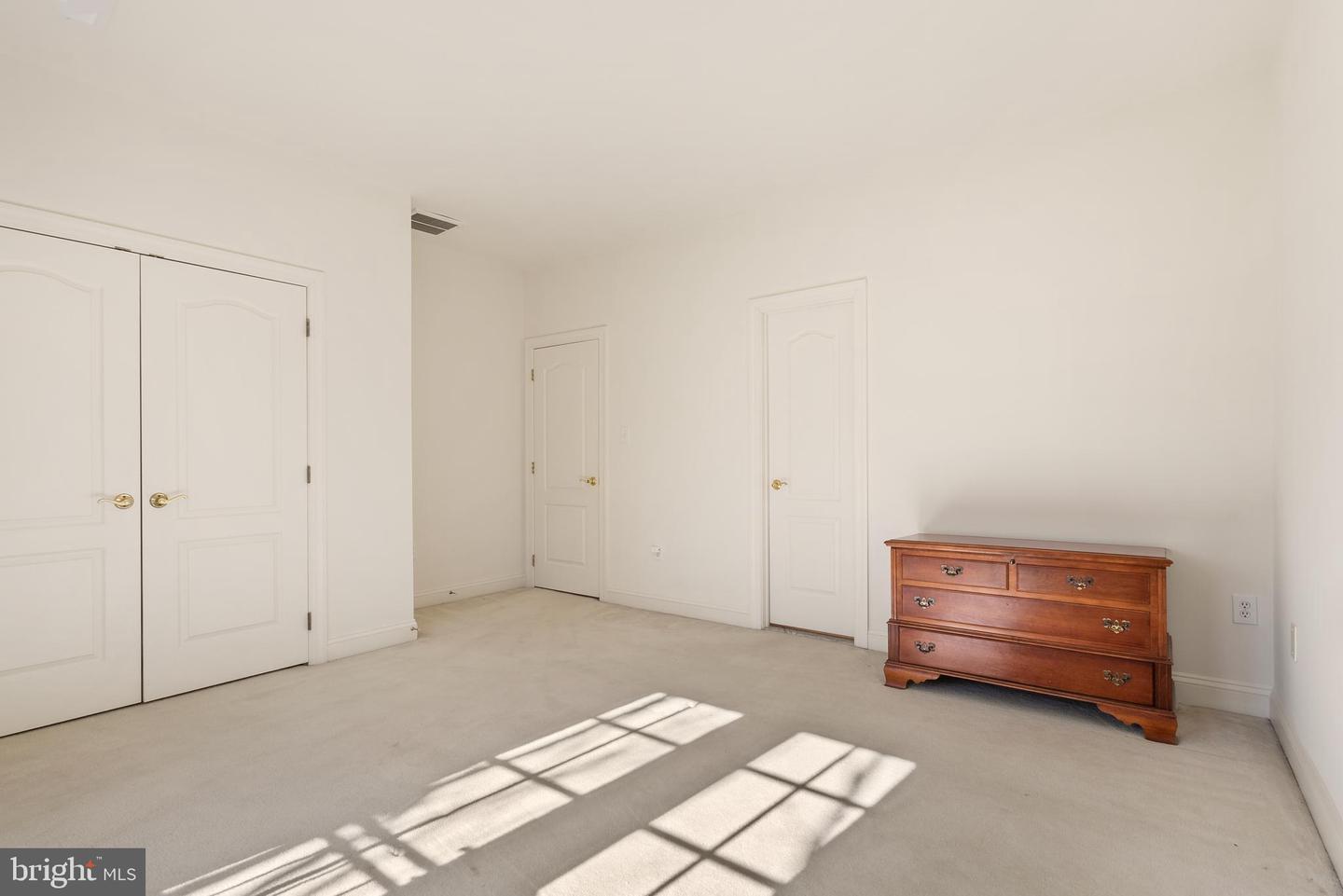 7440 OLD MAPLE SQ, MCLEAN, Virginia 22102, 5 Bedrooms Bedrooms, ,4 BathroomsBathrooms,Residential,For sale,7440 OLD MAPLE SQ,VAFX2282872 MLS # VAFX2282872