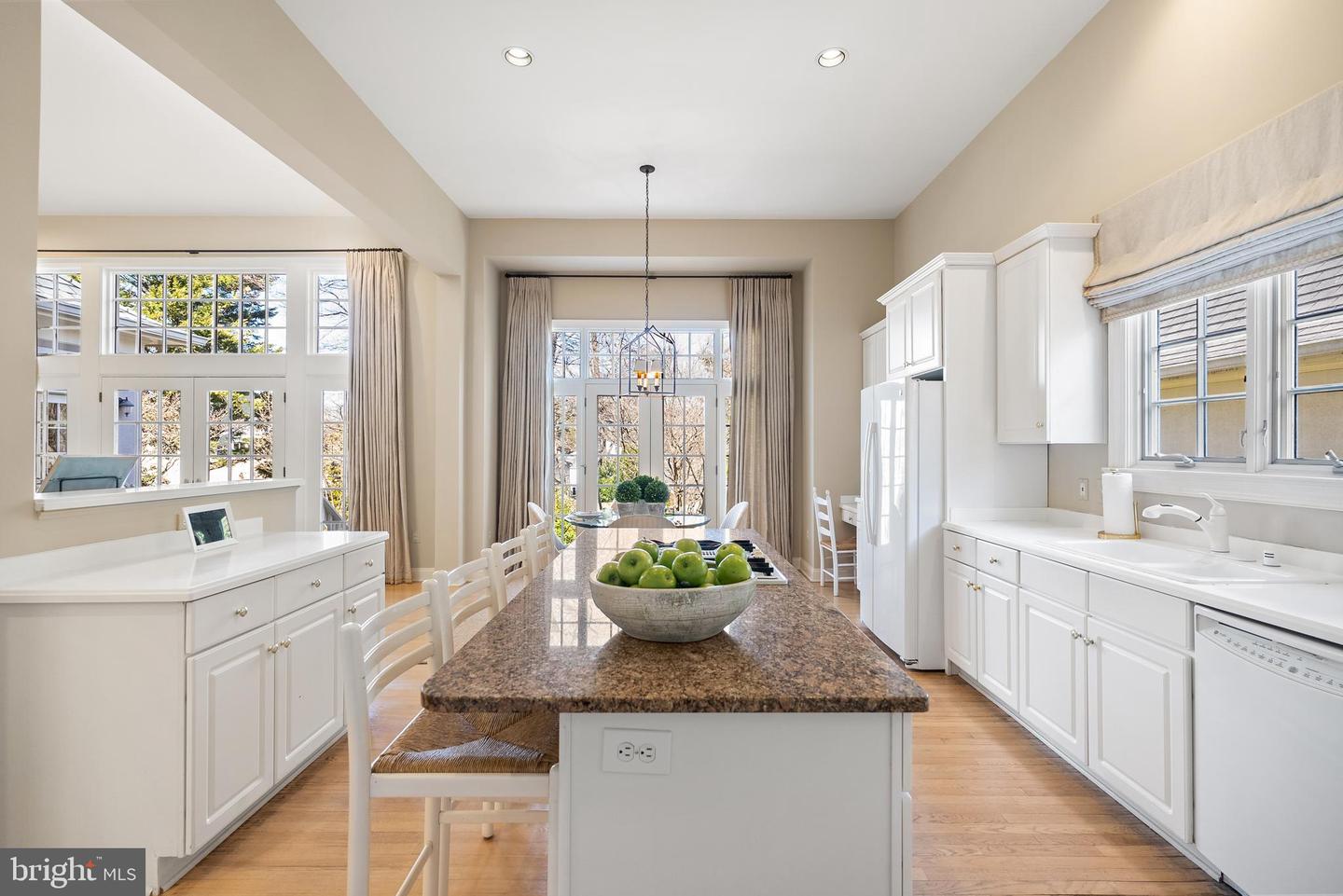 7440 OLD MAPLE SQ, MCLEAN, Virginia 22102, 5 Bedrooms Bedrooms, ,4 BathroomsBathrooms,Residential,For sale,7440 OLD MAPLE SQ,VAFX2282872 MLS # VAFX2282872