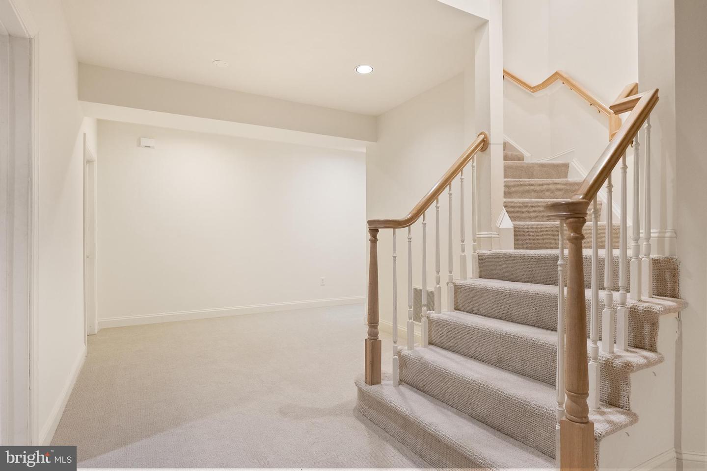 7440 OLD MAPLE SQ, MCLEAN, Virginia 22102, 5 Bedrooms Bedrooms, ,4 BathroomsBathrooms,Residential,For sale,7440 OLD MAPLE SQ,VAFX2282872 MLS # VAFX2282872