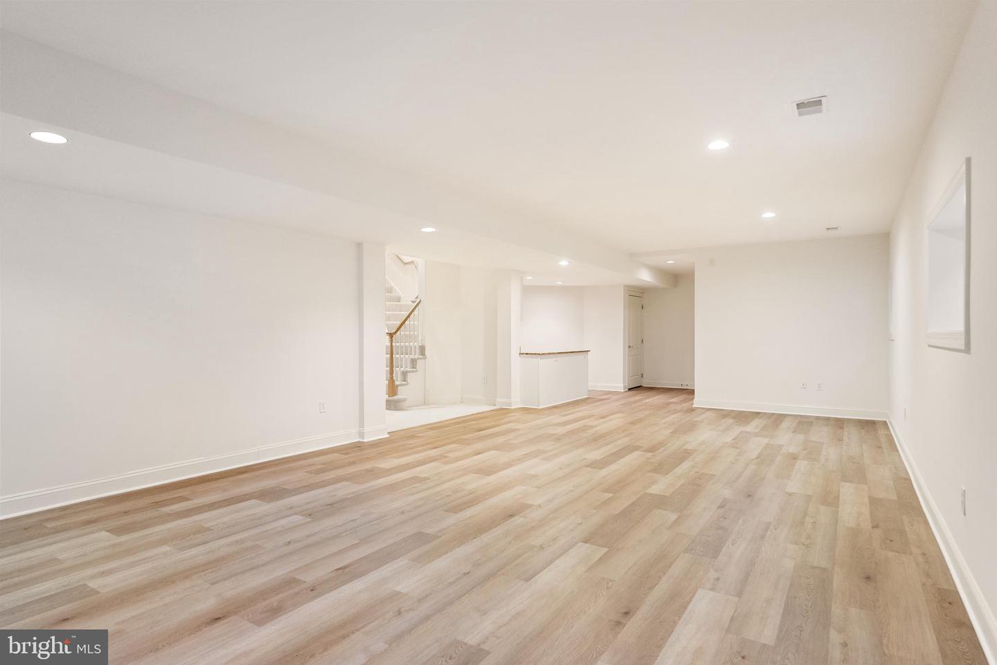 7440 OLD MAPLE SQ, MCLEAN, Virginia 22102, 5 Bedrooms Bedrooms, ,4 BathroomsBathrooms,Residential,For sale,7440 OLD MAPLE SQ,VAFX2282872 MLS # VAFX2282872