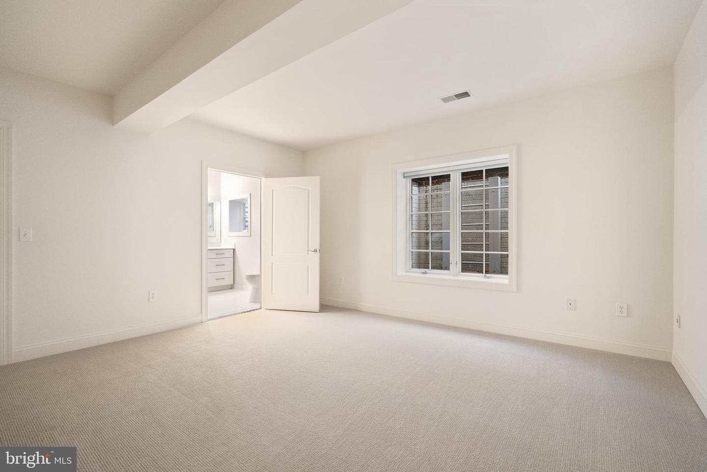 7440 OLD MAPLE SQ, MCLEAN, Virginia 22102, 5 Bedrooms Bedrooms, ,4 BathroomsBathrooms,Residential,For sale,7440 OLD MAPLE SQ,VAFX2282872 MLS # VAFX2282872