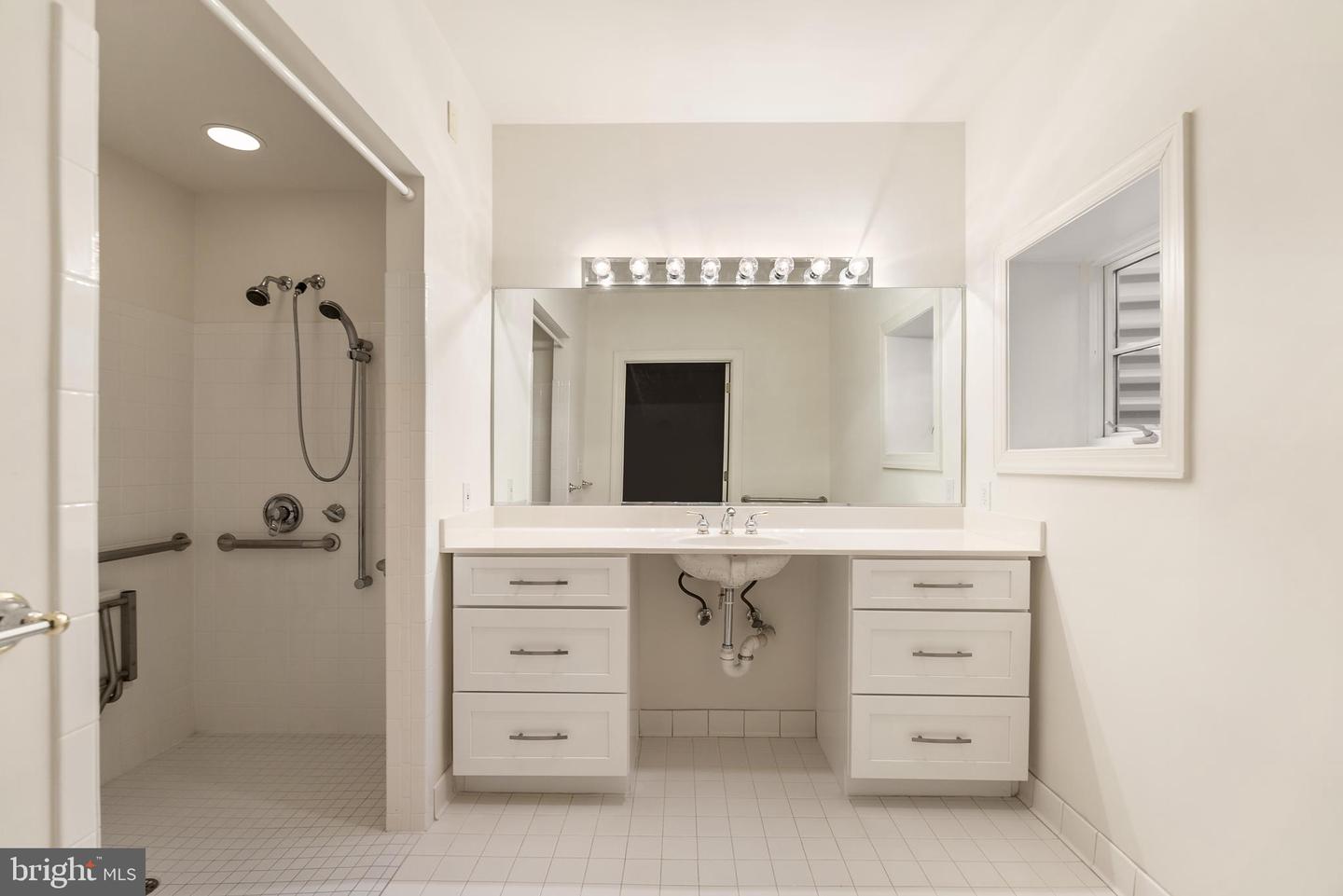 7440 OLD MAPLE SQ, MCLEAN, Virginia 22102, 5 Bedrooms Bedrooms, ,4 BathroomsBathrooms,Residential,For sale,7440 OLD MAPLE SQ,VAFX2282872 MLS # VAFX2282872