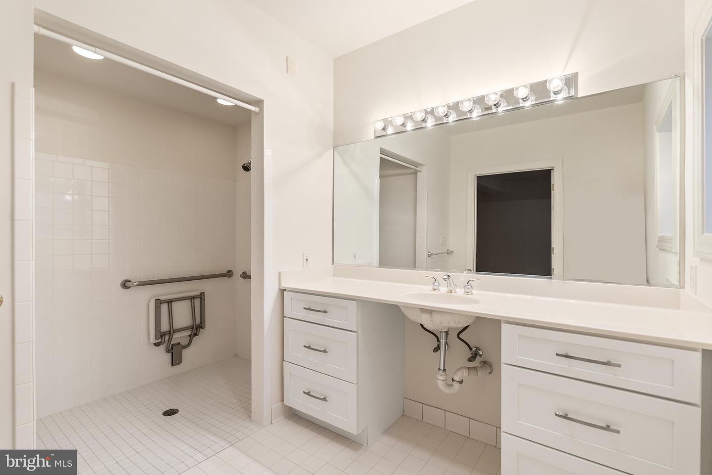 7440 OLD MAPLE SQ, MCLEAN, Virginia 22102, 5 Bedrooms Bedrooms, ,4 BathroomsBathrooms,Residential,For sale,7440 OLD MAPLE SQ,VAFX2282872 MLS # VAFX2282872