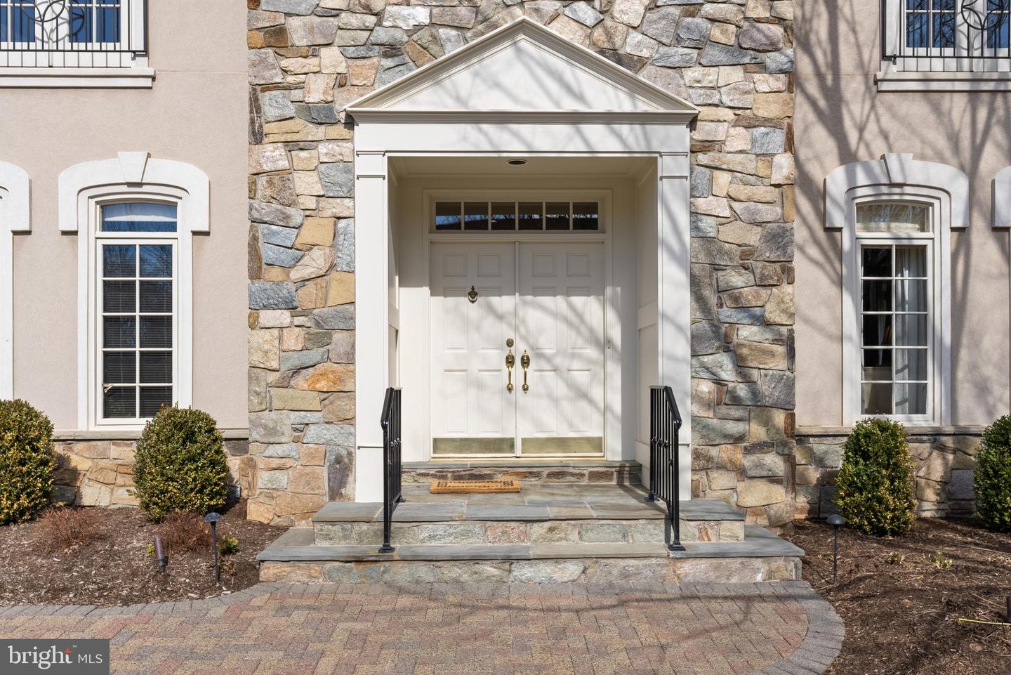 7440 OLD MAPLE SQ, MCLEAN, Virginia 22102, 5 Bedrooms Bedrooms, ,4 BathroomsBathrooms,Residential,For sale,7440 OLD MAPLE SQ,VAFX2282872 MLS # VAFX2282872