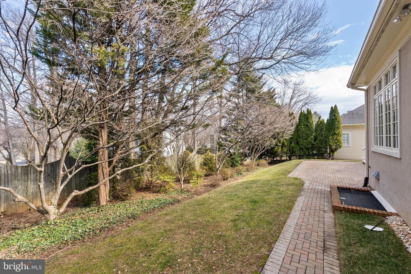 7440 OLD MAPLE SQ, MCLEAN, Virginia 22102, 5 Bedrooms Bedrooms, ,4 BathroomsBathrooms,Residential,For sale,7440 OLD MAPLE SQ,VAFX2282872 MLS # VAFX2282872