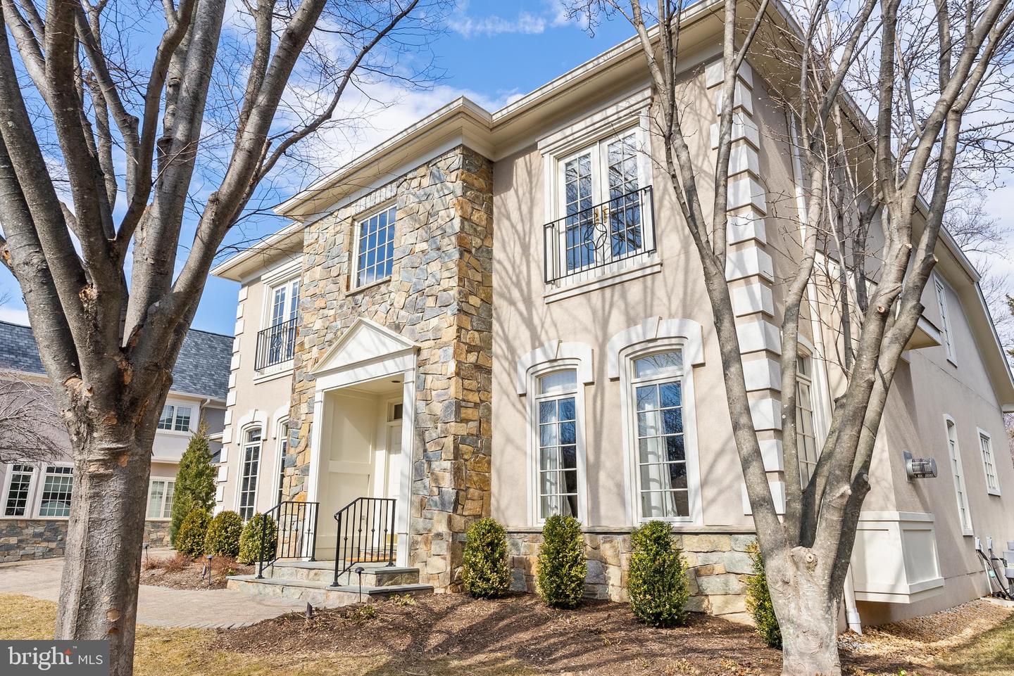 7440 OLD MAPLE SQ, MCLEAN, Virginia 22102, 5 Bedrooms Bedrooms, ,4 BathroomsBathrooms,Residential,For sale,7440 OLD MAPLE SQ,VAFX2282872 MLS # VAFX2282872