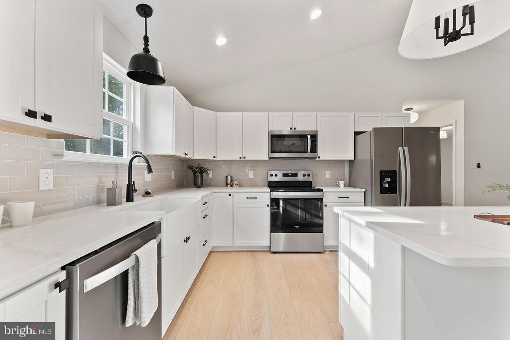 95 WOODLAND SHORES DR, LOUISA, Virginia 23093, 5 Bedrooms Bedrooms, ,3 BathroomsBathrooms,Residential,For sale,95 WOODLAND SHORES DR,VALA2009050 MLS # VALA2009050