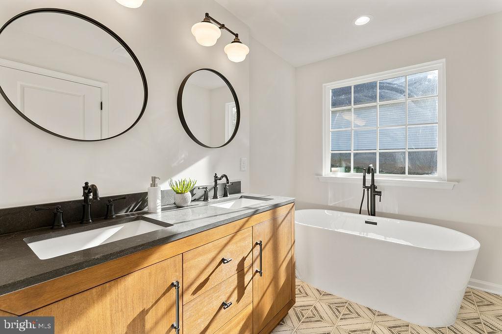 95 WOODLAND SHORES DR, LOUISA, Virginia 23093, 5 Bedrooms Bedrooms, ,3 BathroomsBathrooms,Residential,For sale,95 WOODLAND SHORES DR,VALA2009050 MLS # VALA2009050