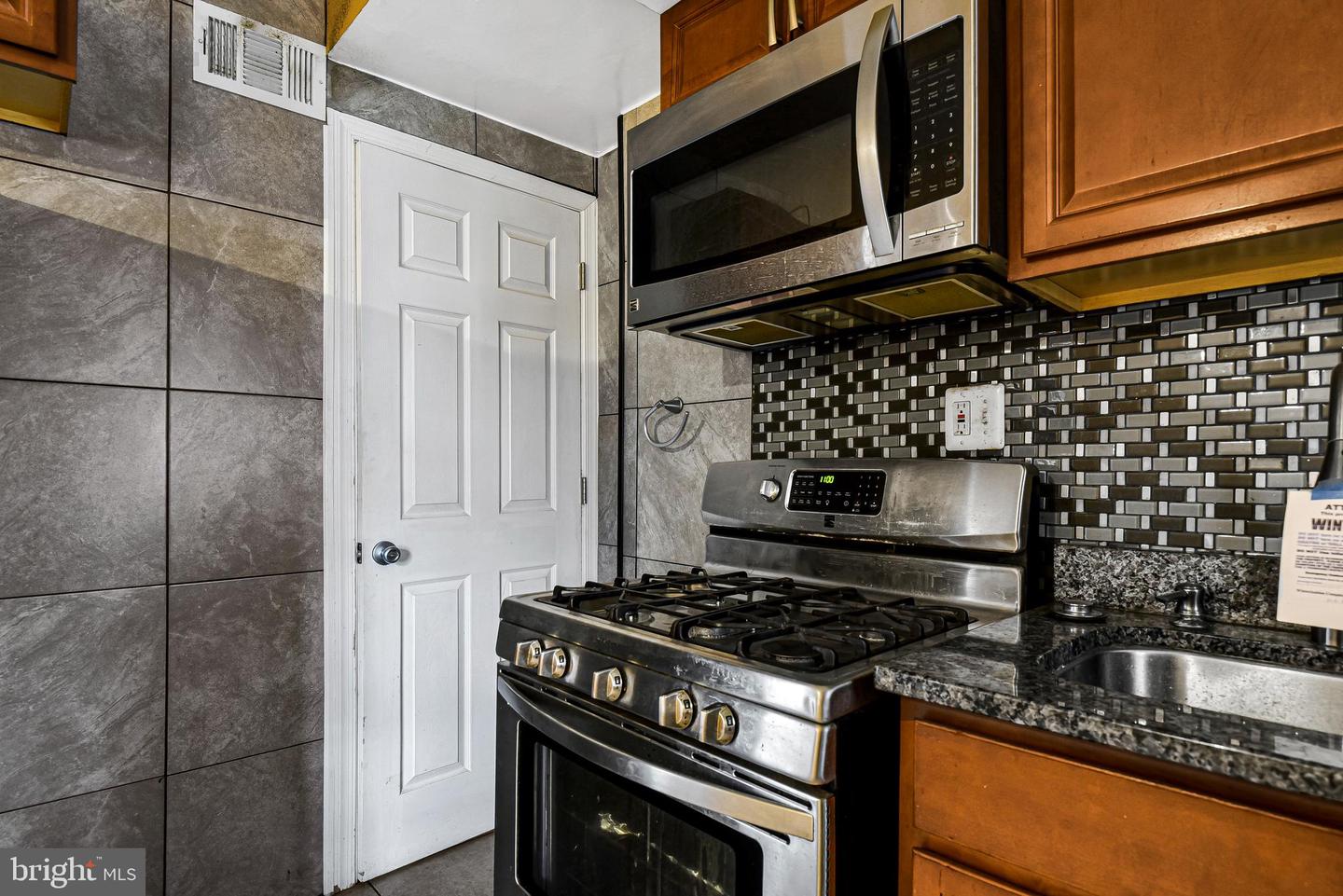 1452 HOWARD RD SE, WASHINGTON, District Of Columbia 20020, 2 Bedrooms Bedrooms, ,1 BathroomBathrooms,Residential,For sale,1452 HOWARD RD SE,DCDC2235416 MLS # DCDC2235416