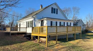 909 GRAYSON AVE, WAYNESBORO, Virginia 22980, 3 Bedrooms Bedrooms, ,2 BathroomsBathrooms,Residential,909 GRAYSON AVE,671622 MLS # 671622