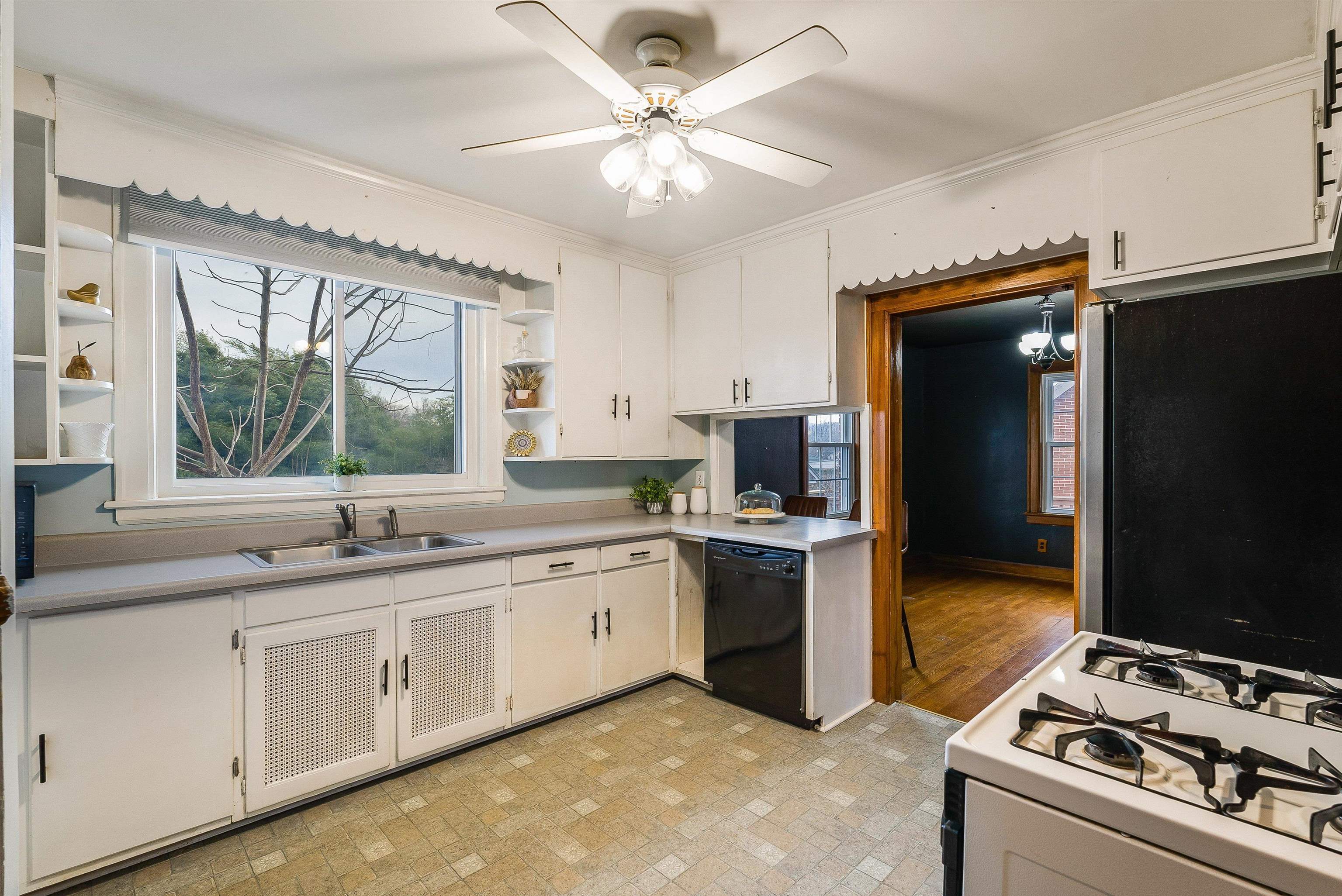 420 FLORENCE AVE, WAYNESBORO, Virginia 22980, 3 Bedrooms Bedrooms, ,1 BathroomBathrooms,Residential,420 FLORENCE AVE,671942 MLS # 671942