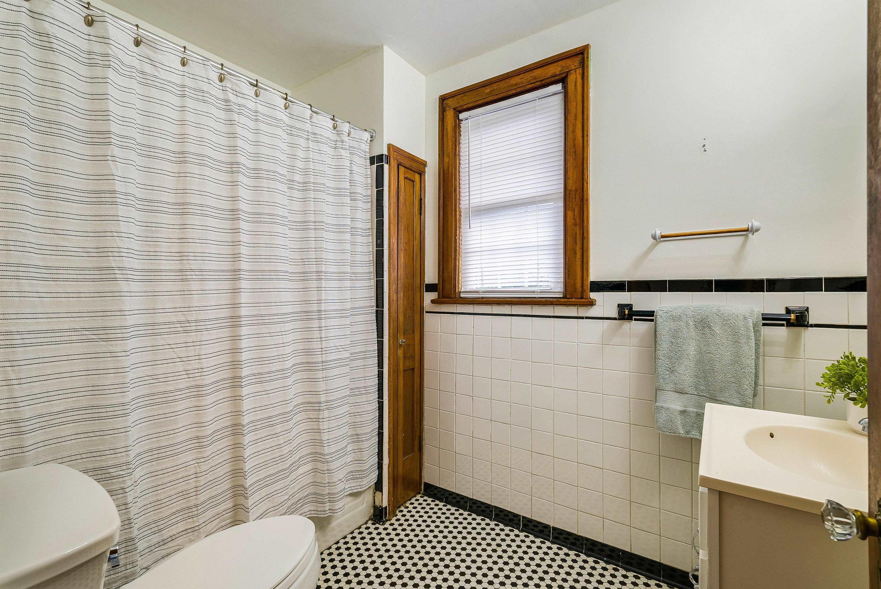 420 FLORENCE AVE, WAYNESBORO, Virginia 22980, 3 Bedrooms Bedrooms, ,1 BathroomBathrooms,Residential,420 FLORENCE AVE,671942 MLS # 671942