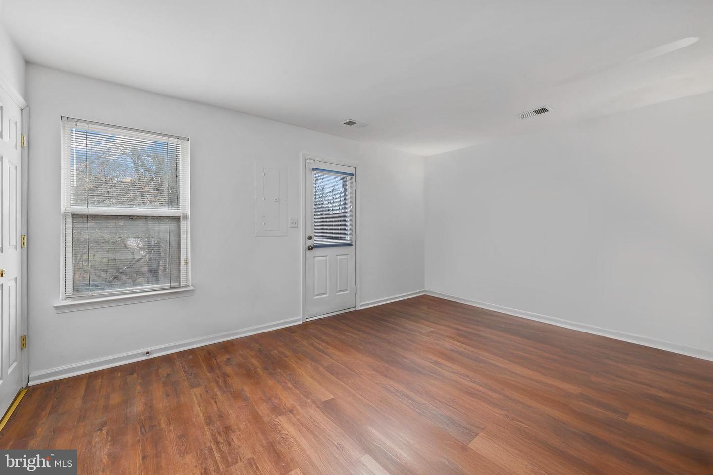 6428 WARREN POINT CT, ALEXANDRIA, Virginia 22315, 3 Bedrooms Bedrooms, ,1 BathroomBathrooms,Residential,For sale,6428 WARREN POINT CT,VAFX2282494 MLS # VAFX2282494