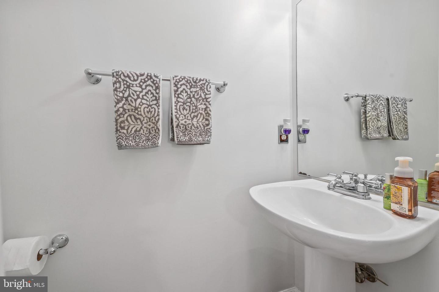 6428 WARREN POINT CT, ALEXANDRIA, Virginia 22315, 3 Bedrooms Bedrooms, ,1 BathroomBathrooms,Residential,For sale,6428 WARREN POINT CT,VAFX2282494 MLS # VAFX2282494