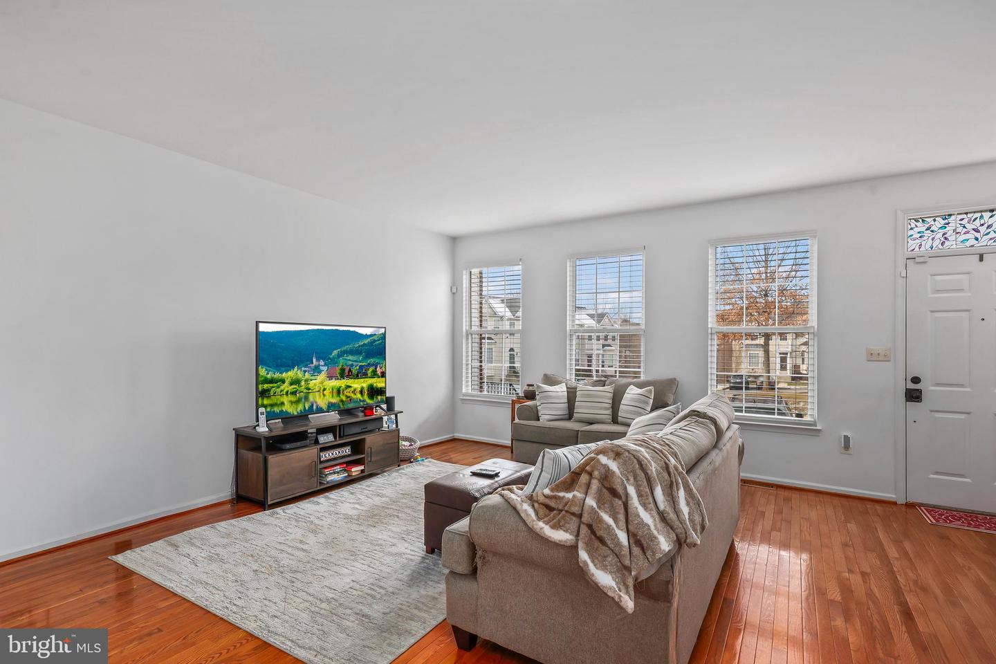 6428 WARREN POINT CT, ALEXANDRIA, Virginia 22315, 3 Bedrooms Bedrooms, ,1 BathroomBathrooms,Residential,For sale,6428 WARREN POINT CT,VAFX2282494 MLS # VAFX2282494