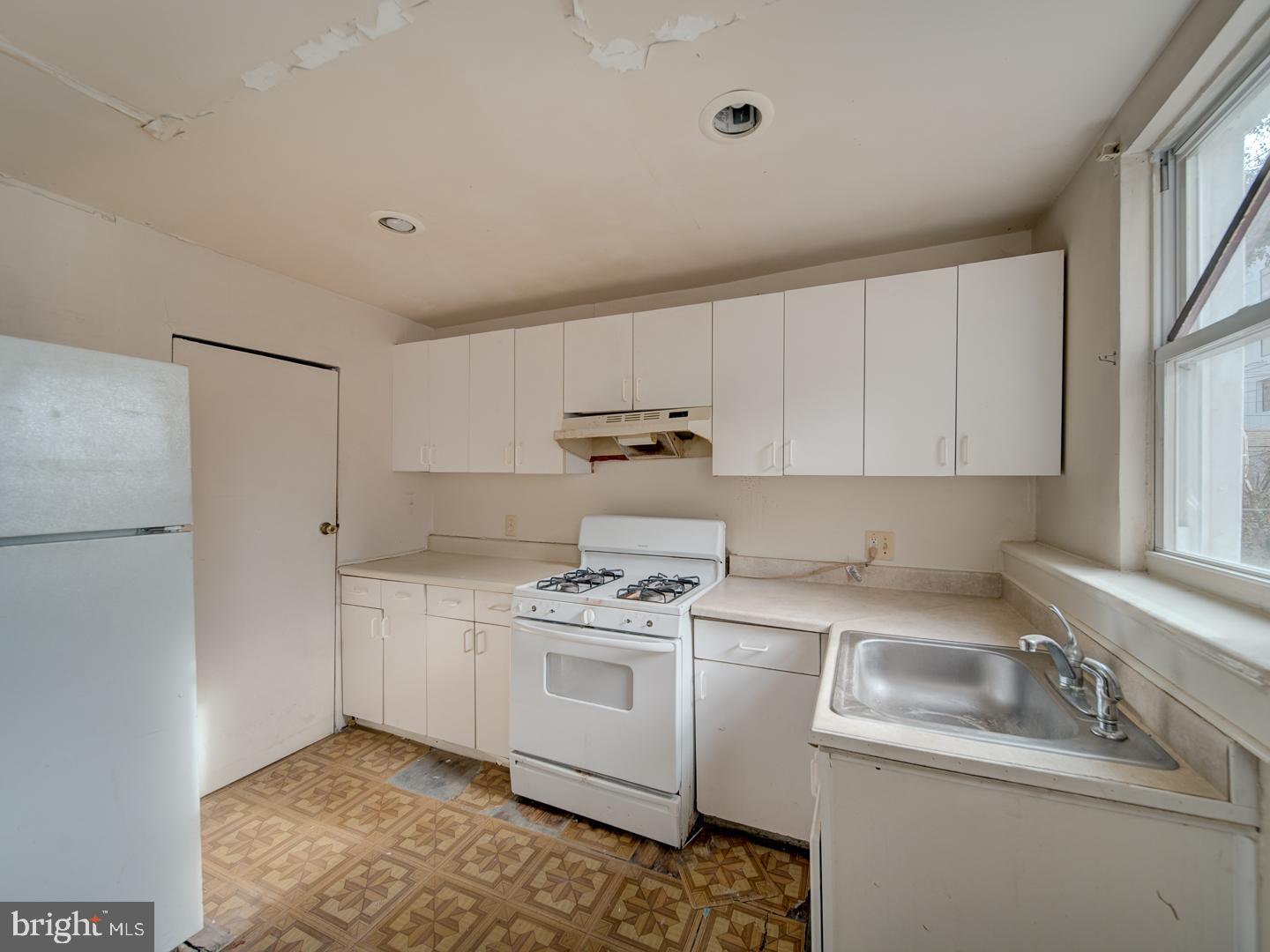 1709 L ST NE, WASHINGTON, District Of Columbia 20002, 2 Bedrooms Bedrooms, ,1 BathroomBathrooms,Residential,For sale,1709 L ST NE,DCDC2235206 MLS # DCDC2235206