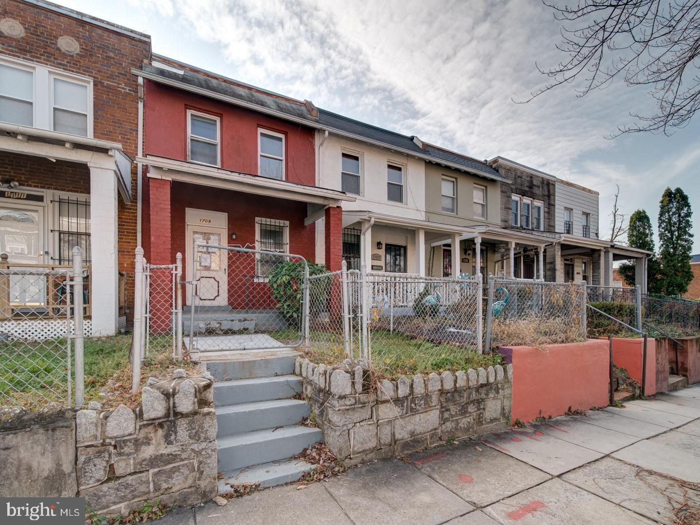 1709 L ST NE, WASHINGTON, District Of Columbia 20002, 2 Bedrooms Bedrooms, ,1 BathroomBathrooms,Residential,For sale,1709 L ST NE,DCDC2235206 MLS # DCDC2235206