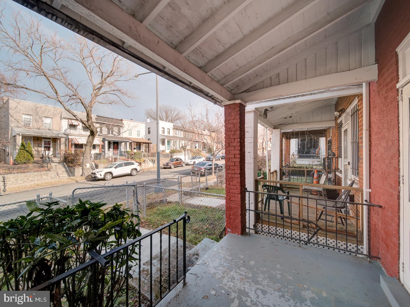 1709 L ST NE, WASHINGTON, District Of Columbia 20002, 2 Bedrooms Bedrooms, ,1 BathroomBathrooms,Residential,For sale,1709 L ST NE,DCDC2235206 MLS # DCDC2235206