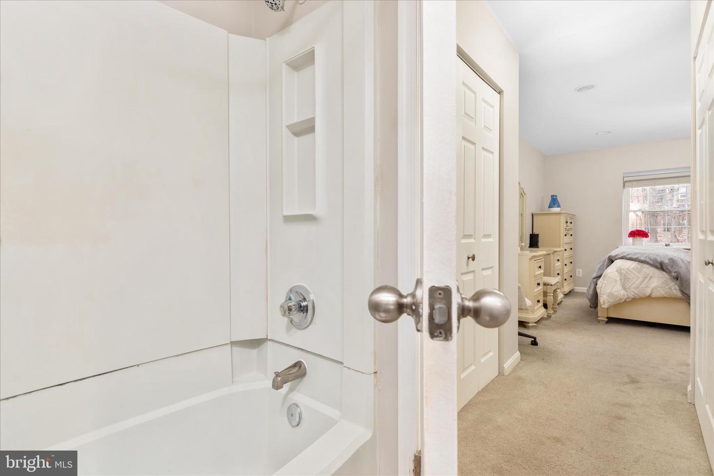 5833 COVE LANDING RD #304, BURKE, Virginia 22015, 2 Bedrooms Bedrooms, ,2 BathroomsBathrooms,Residential,For sale,5833 COVE LANDING RD #304,VAFX2282748 MLS # VAFX2282748 5833 COVE LANDING RD #304, BURKE, Virginia 22015, 2 Bedrooms Bedrooms, ,2 BathroomsBathrooms,Residential,For sale,5833 COVE LANDING RD #304,VAFX2282748 MLS # VAFX2282748