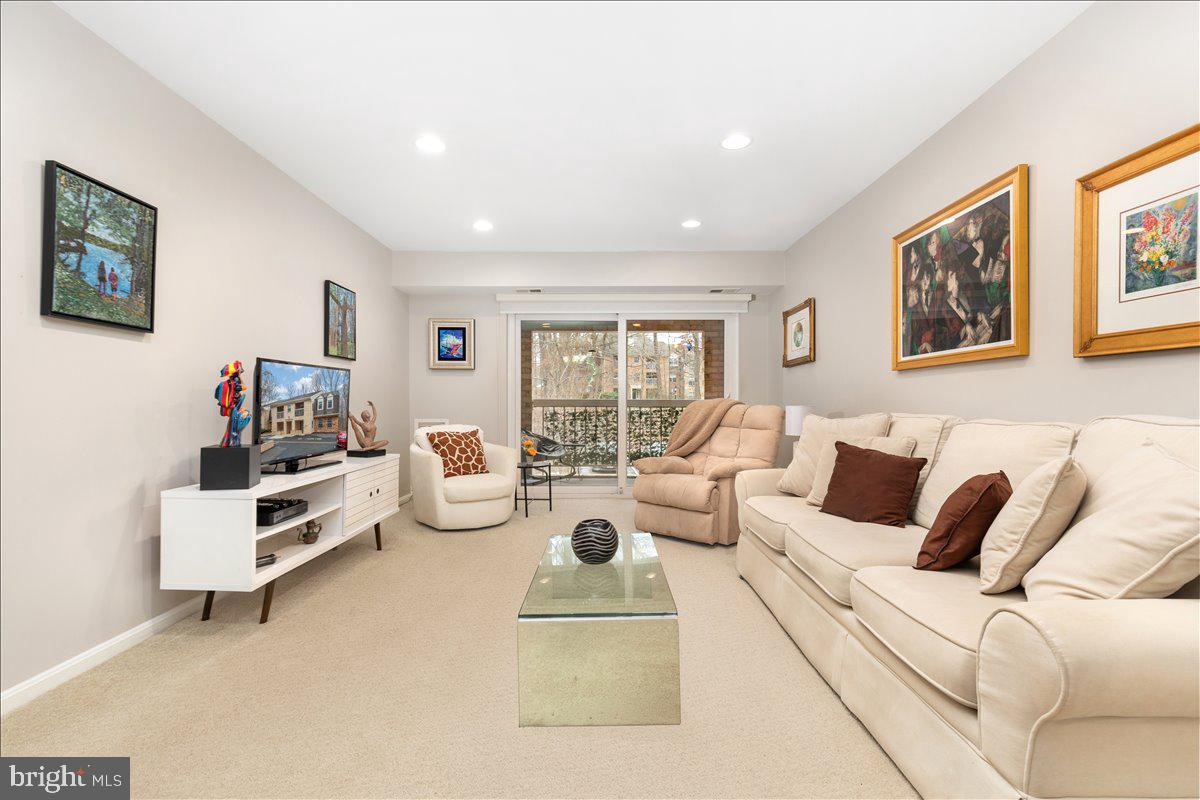 5833 COVE LANDING RD #304, BURKE, Virginia 22015, 2 Bedrooms Bedrooms, ,2 BathroomsBathrooms,Residential,For sale,5833 COVE LANDING RD #304,VAFX2282748 MLS # VAFX2282748 5833 COVE LANDING RD #304, BURKE, Virginia 22015, 2 Bedrooms Bedrooms, ,2 BathroomsBathrooms,Residential,For sale,5833 COVE LANDING RD #304,VAFX2282748 MLS # VAFX2282748