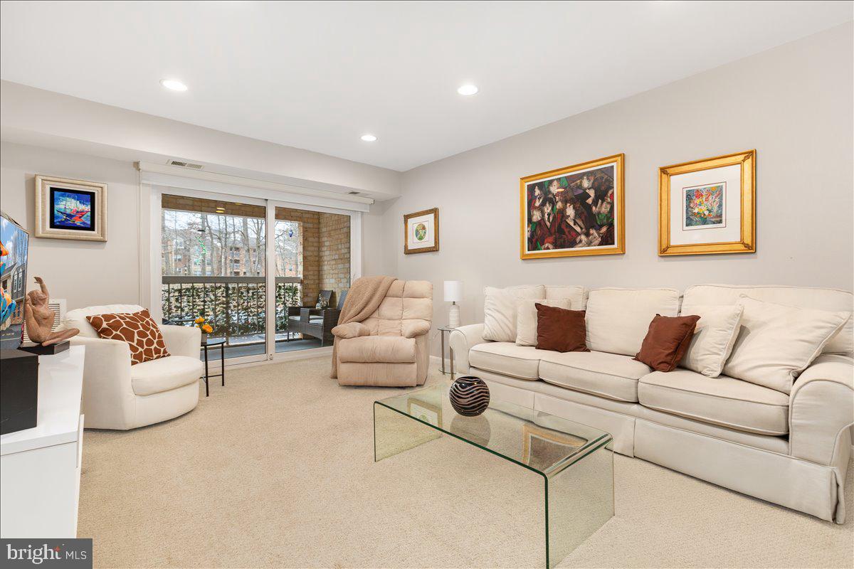 5833 COVE LANDING RD #304, BURKE, Virginia 22015, 2 Bedrooms Bedrooms, ,2 BathroomsBathrooms,Residential,For sale,5833 COVE LANDING RD #304,VAFX2282748 MLS # VAFX2282748 5833 COVE LANDING RD #304, BURKE, Virginia 22015, 2 Bedrooms Bedrooms, ,2 BathroomsBathrooms,Residential,For sale,5833 COVE LANDING RD #304,VAFX2282748 MLS # VAFX2282748