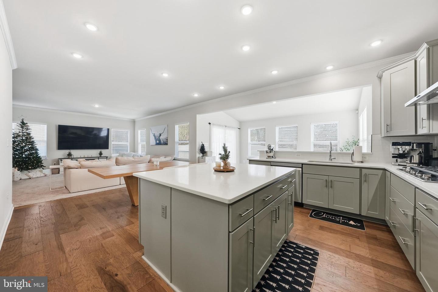 8317 SUNSET DR, MANASSAS, Virginia 20110, 4 Bedrooms Bedrooms, ,4 BathroomsBathrooms,Residential,For sale,8317 SUNSET DR,VAPW2109266 MLS # VAPW2109266