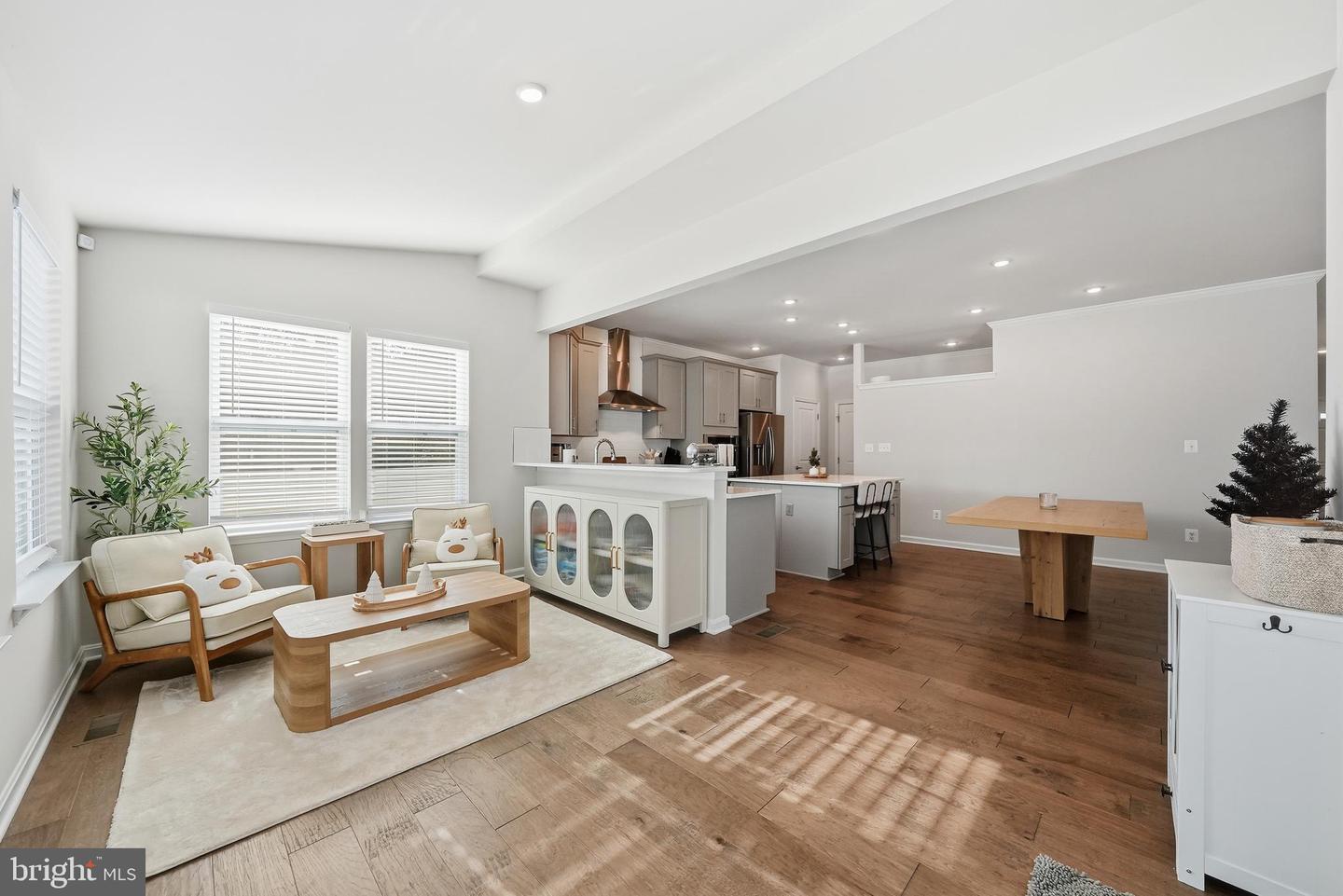 8317 SUNSET DR, MANASSAS, Virginia 20110, 4 Bedrooms Bedrooms, ,4 BathroomsBathrooms,Residential,For sale,8317 SUNSET DR,VAPW2109266 MLS # VAPW2109266