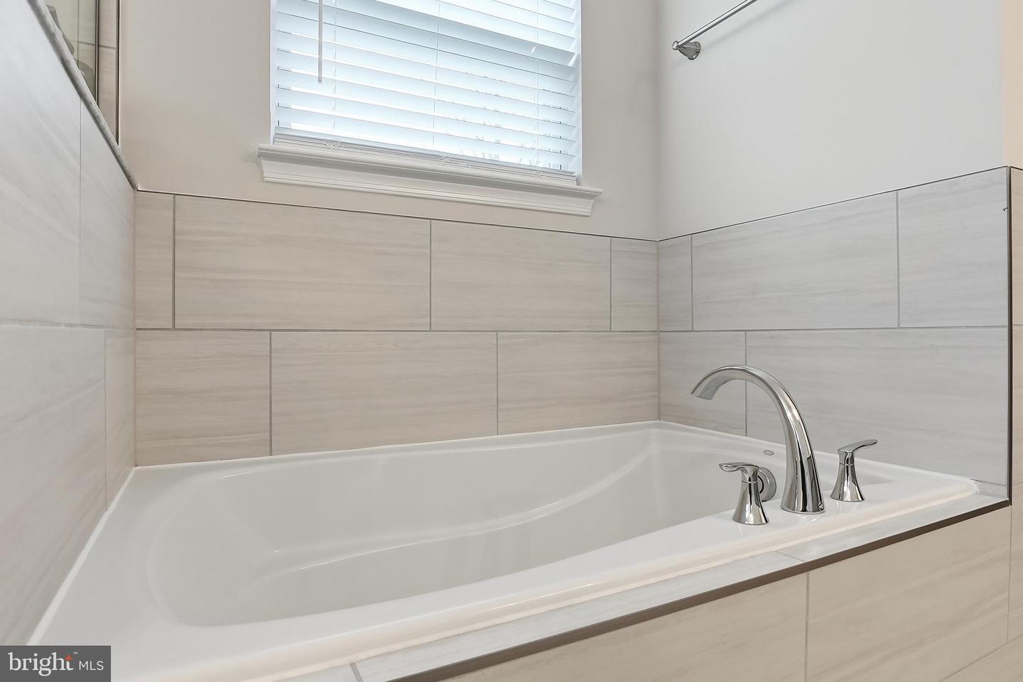 8317 SUNSET DR, MANASSAS, Virginia 20110, 4 Bedrooms Bedrooms, ,4 BathroomsBathrooms,Residential,For sale,8317 SUNSET DR,VAPW2109266 MLS # VAPW2109266