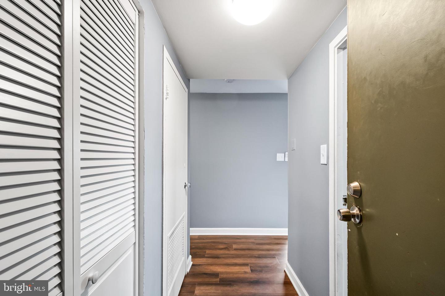 6001 ARLINGTON BLVD #102, FALLS CHURCH, Virginia 22044, 2 Bedrooms Bedrooms, ,2 BathroomsBathrooms,Residential,For sale,6001 ARLINGTON BLVD #102,VAFX2282802 MLS # VAFX2282802