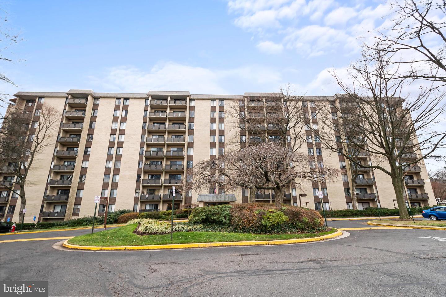 6001 ARLINGTON BLVD #102, FALLS CHURCH, Virginia 22044, 2 Bedrooms Bedrooms, ,2 BathroomsBathrooms,Residential,For sale,6001 ARLINGTON BLVD #102,VAFX2282802 MLS # VAFX2282802