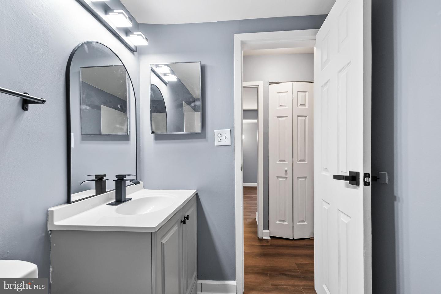 6001 ARLINGTON BLVD #102, FALLS CHURCH, Virginia 22044, 2 Bedrooms Bedrooms, ,2 BathroomsBathrooms,Residential,For sale,6001 ARLINGTON BLVD #102,VAFX2282802 MLS # VAFX2282802