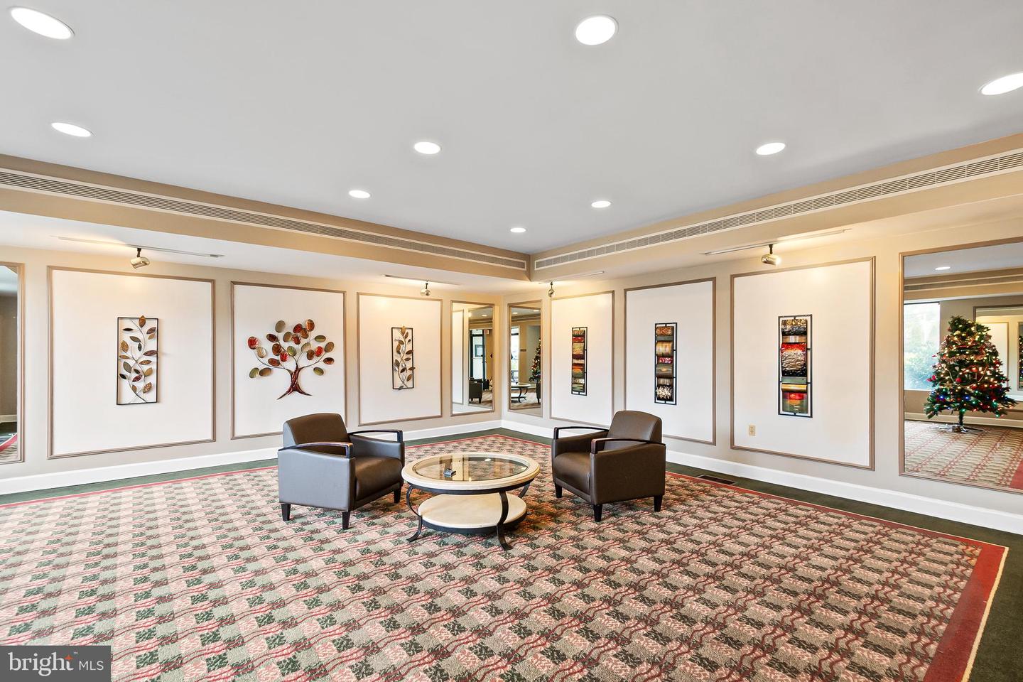 6001 ARLINGTON BLVD #102, FALLS CHURCH, Virginia 22044, 2 Bedrooms Bedrooms, ,2 BathroomsBathrooms,Residential,For sale,6001 ARLINGTON BLVD #102,VAFX2282802 MLS # VAFX2282802