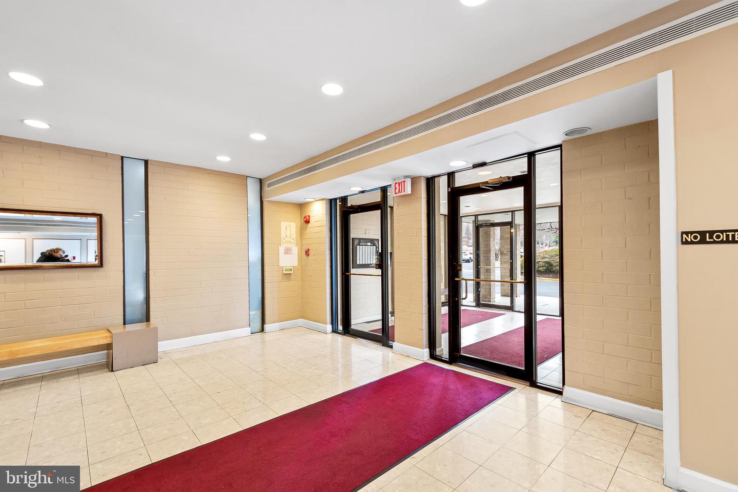 6001 ARLINGTON BLVD #102, FALLS CHURCH, Virginia 22044, 2 Bedrooms Bedrooms, ,2 BathroomsBathrooms,Residential,For sale,6001 ARLINGTON BLVD #102,VAFX2282802 MLS # VAFX2282802