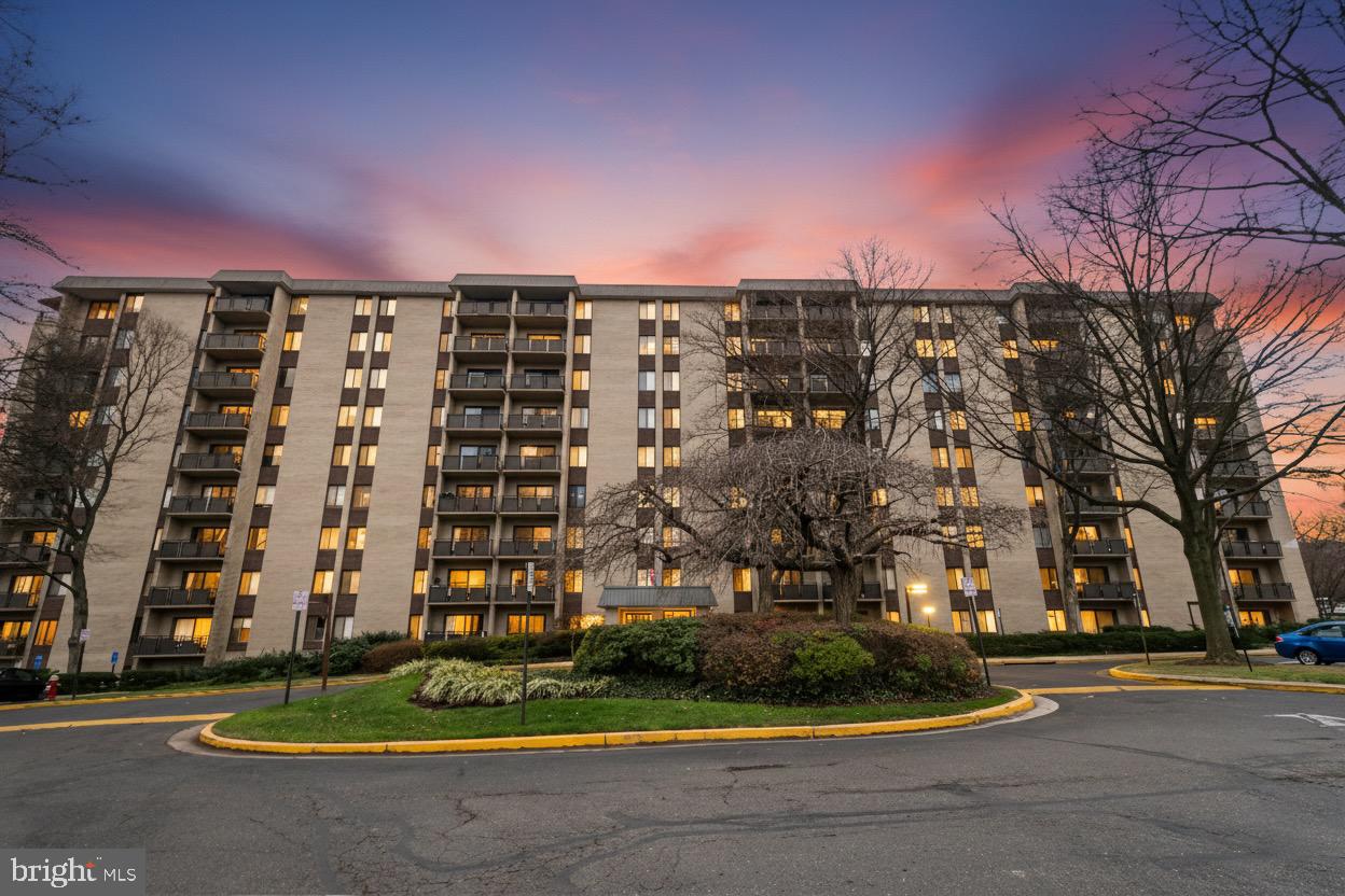 6001 ARLINGTON BLVD #102, FALLS CHURCH, Virginia 22044, 2 Bedrooms Bedrooms, ,2 BathroomsBathrooms,Residential,For sale,6001 ARLINGTON BLVD #102,VAFX2282802 MLS # VAFX2282802