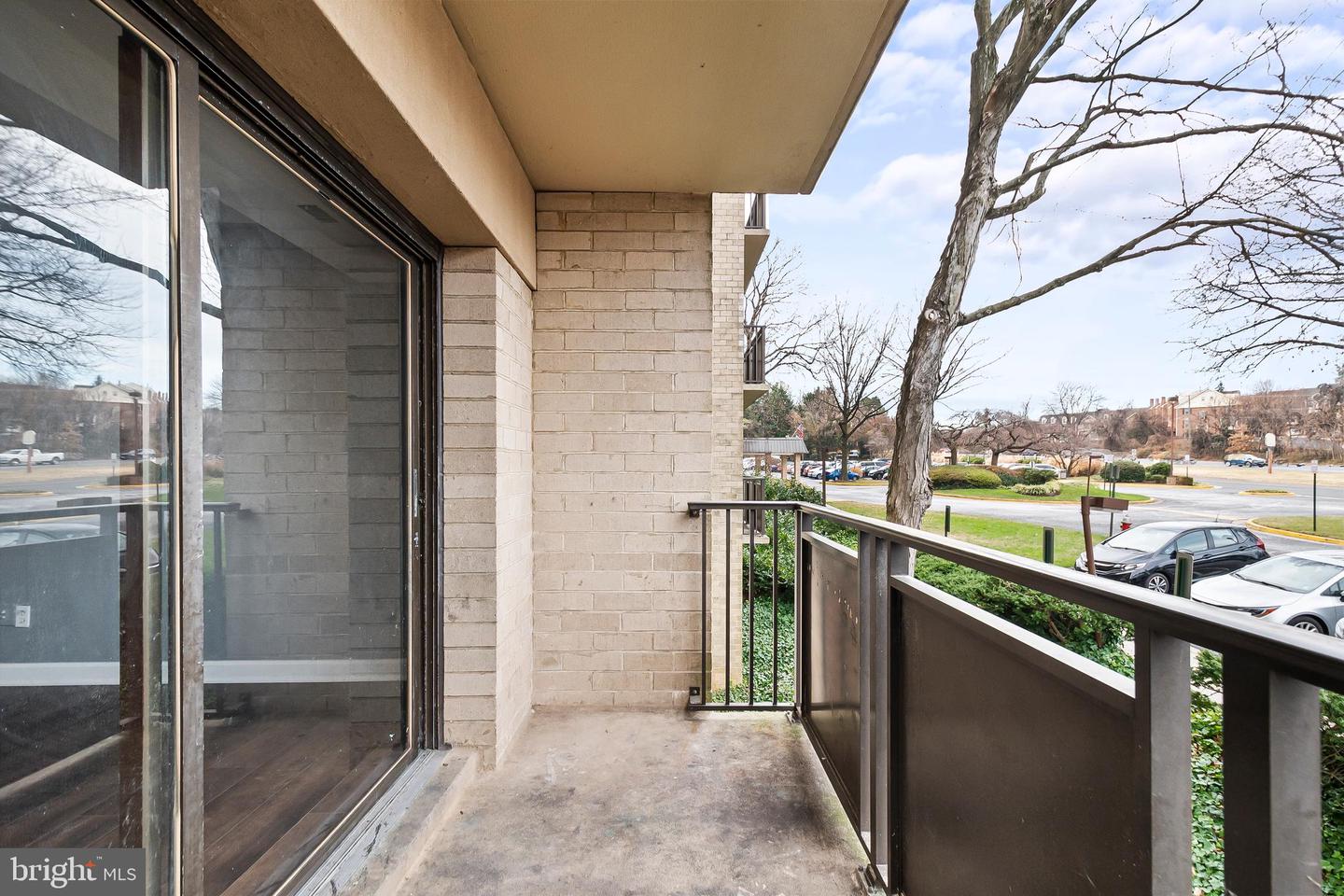 6001 ARLINGTON BLVD #102, FALLS CHURCH, Virginia 22044, 2 Bedrooms Bedrooms, ,2 BathroomsBathrooms,Residential,For sale,6001 ARLINGTON BLVD #102,VAFX2282802 MLS # VAFX2282802