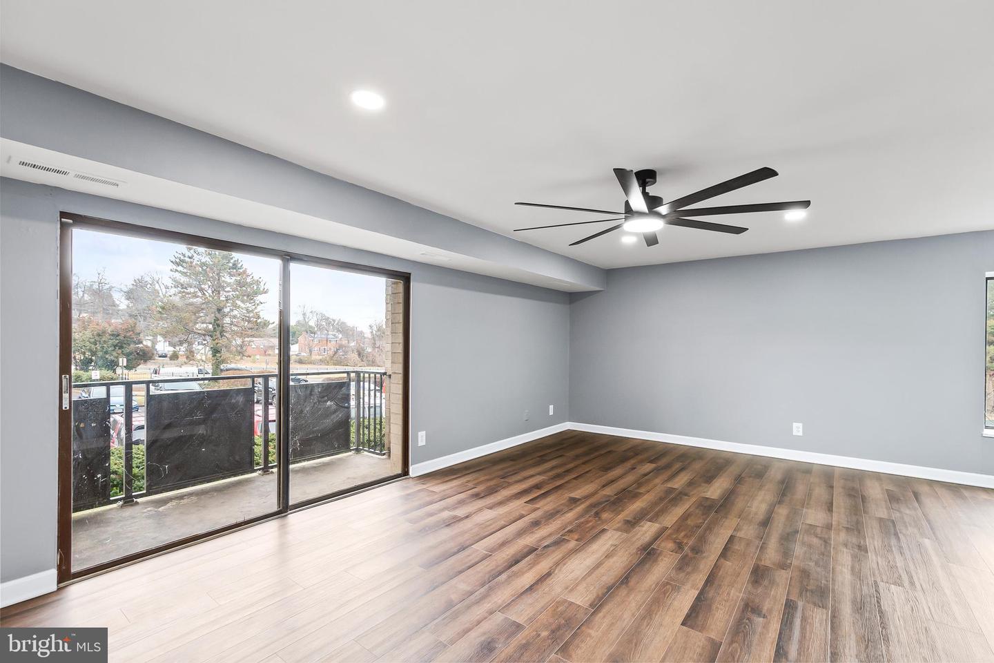 6001 ARLINGTON BLVD #102, FALLS CHURCH, Virginia 22044, 2 Bedrooms Bedrooms, ,2 BathroomsBathrooms,Residential,For sale,6001 ARLINGTON BLVD #102,VAFX2282802 MLS # VAFX2282802