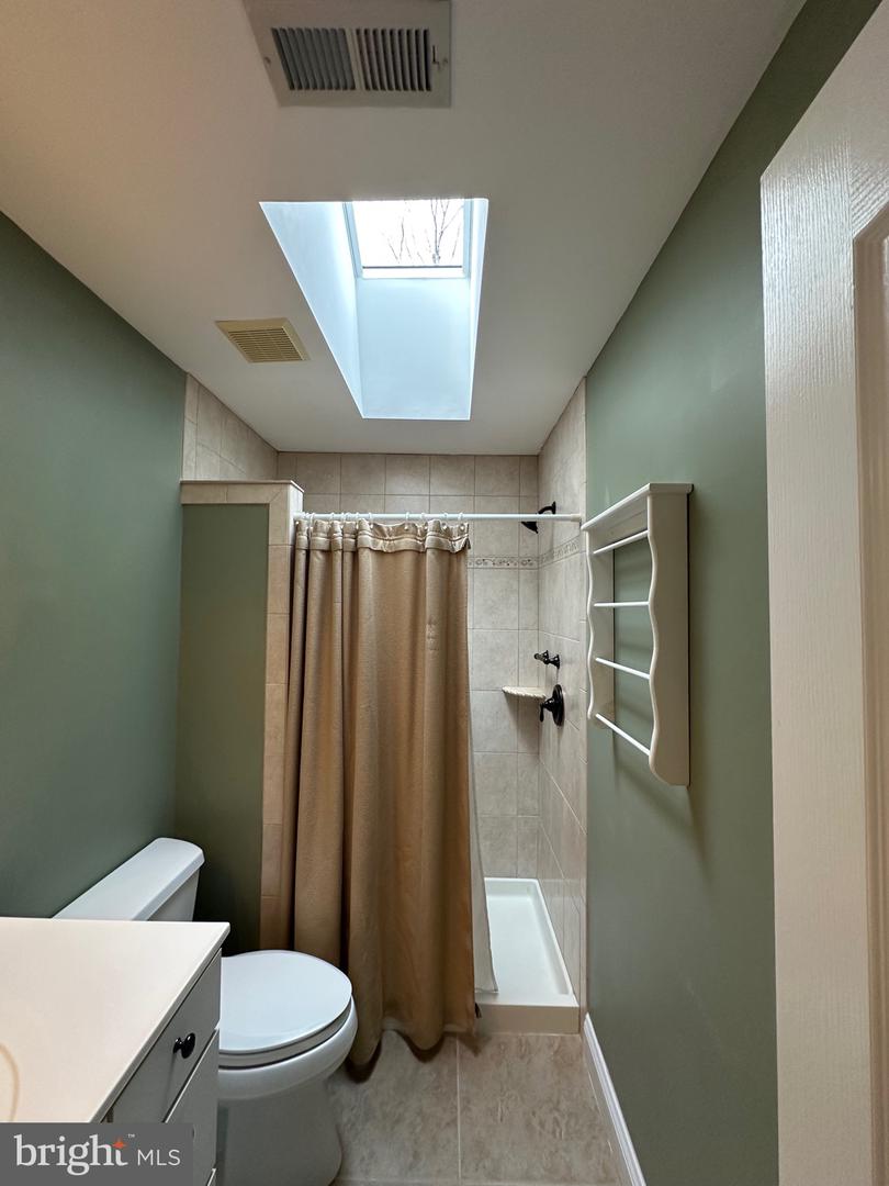 203 NOTTINGHAM RD, LOUISA, Virginia 23093, 3 Bedrooms Bedrooms, 14 Rooms Rooms,2 BathroomsBathrooms,Residential,For sale,203 NOTTINGHAM RD,VALA2009052 MLS # VALA2009052