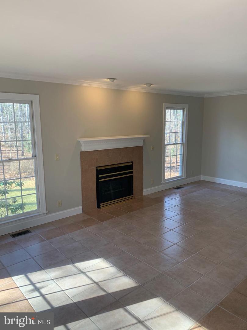 203 NOTTINGHAM RD, LOUISA, Virginia 23093, 3 Bedrooms Bedrooms, 14 Rooms Rooms,2 BathroomsBathrooms,Residential,For sale,203 NOTTINGHAM RD,VALA2009052 MLS # VALA2009052