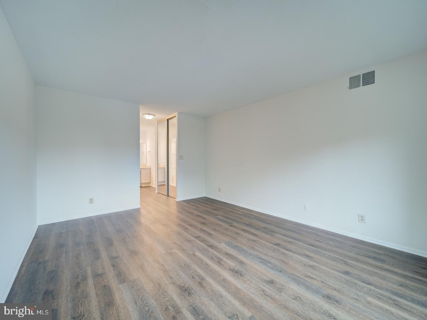 8360 GREENSBORO DR #305, MCLEAN, Virginia 22102, 2 Bedrooms Bedrooms, ,2 BathroomsBathrooms,Residential,For sale,8360 GREENSBORO DR #305,VAFX2282960 MLS # VAFX2282960